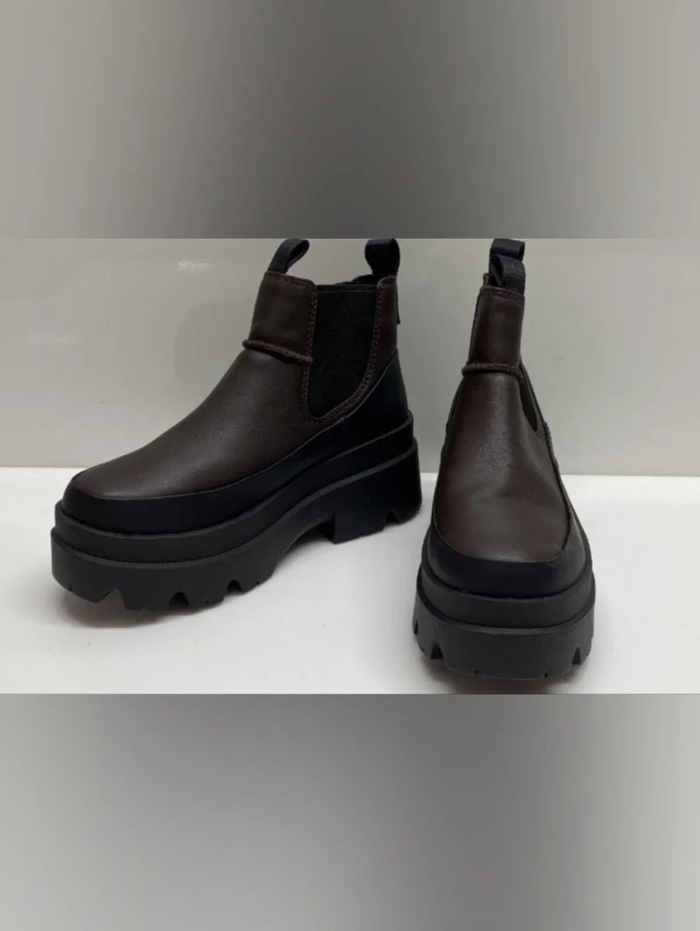 UGG®Women's Brisbane Chelsea Lug Platform Boots Size 7 New MSRP $170